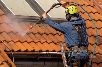 Démoussage et hydrofuge de toiture à Heutrégiville