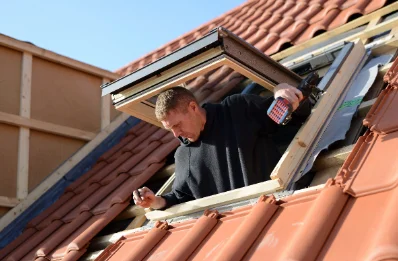 Pose de fenêtres de toit Velux à Heutrégiville
